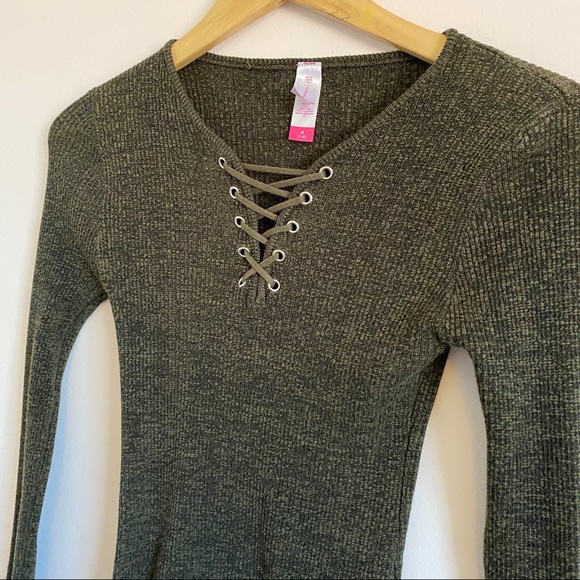 Green Ribbed Lace Up Cleavage Long Sleeve Sweater - Picture 4 of 5